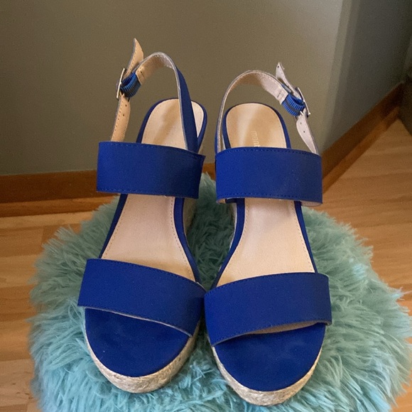 “WORN ONCE” WEDGE SHOES SIZE 7! IN EXCELLENT CONDITION! SMOKE FREE HOME! - Picture 6 of 7